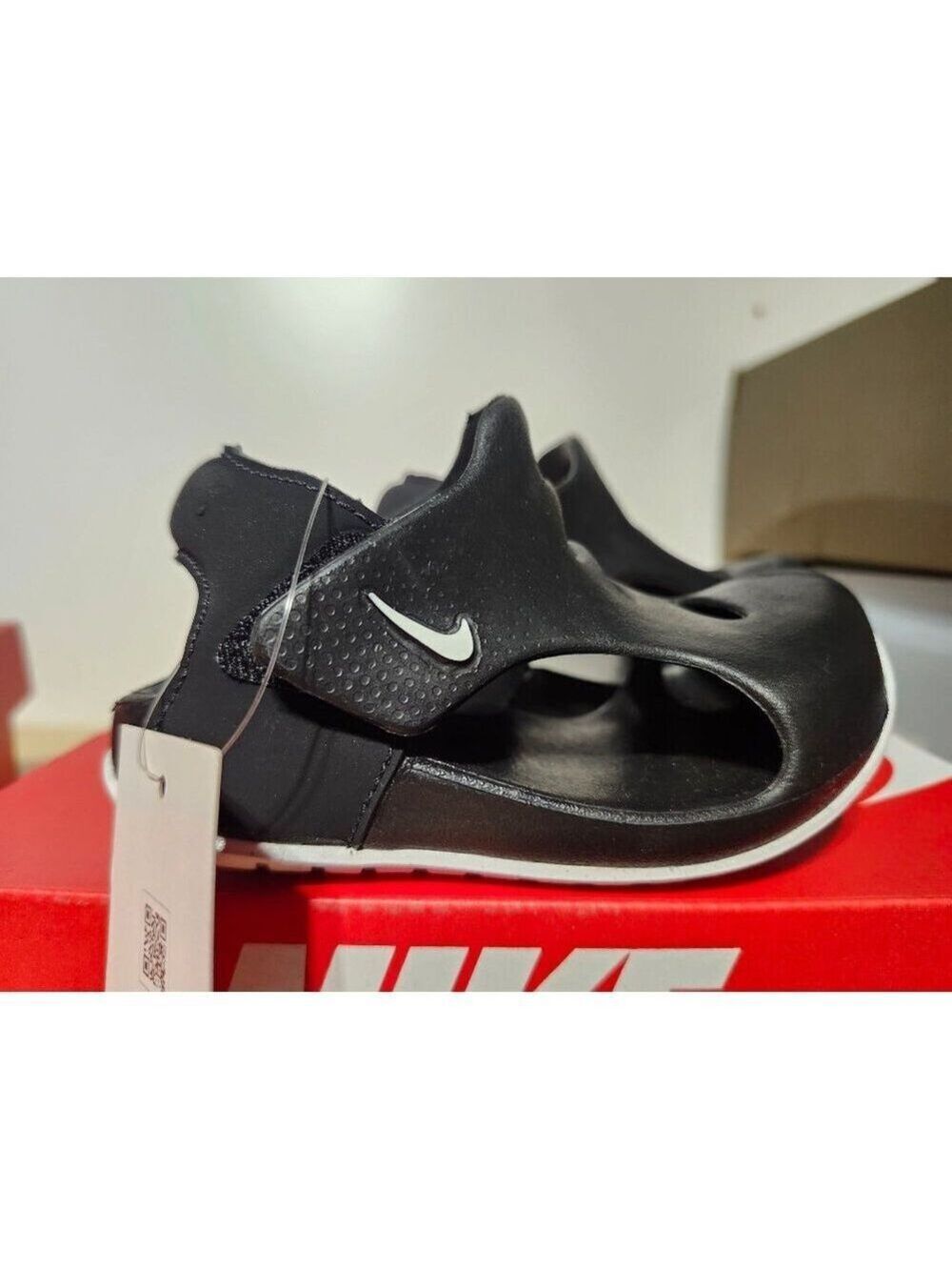 5c watershoes nike black